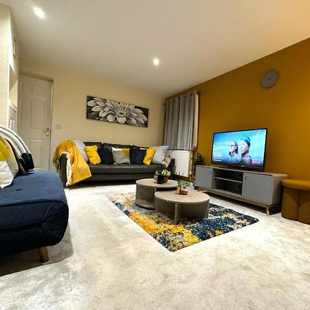 Large Cosy 2 Bedroom Ground Floor Flat In Stevenage Sg1 Sleeps 4-5 Free Parking Exterior foto