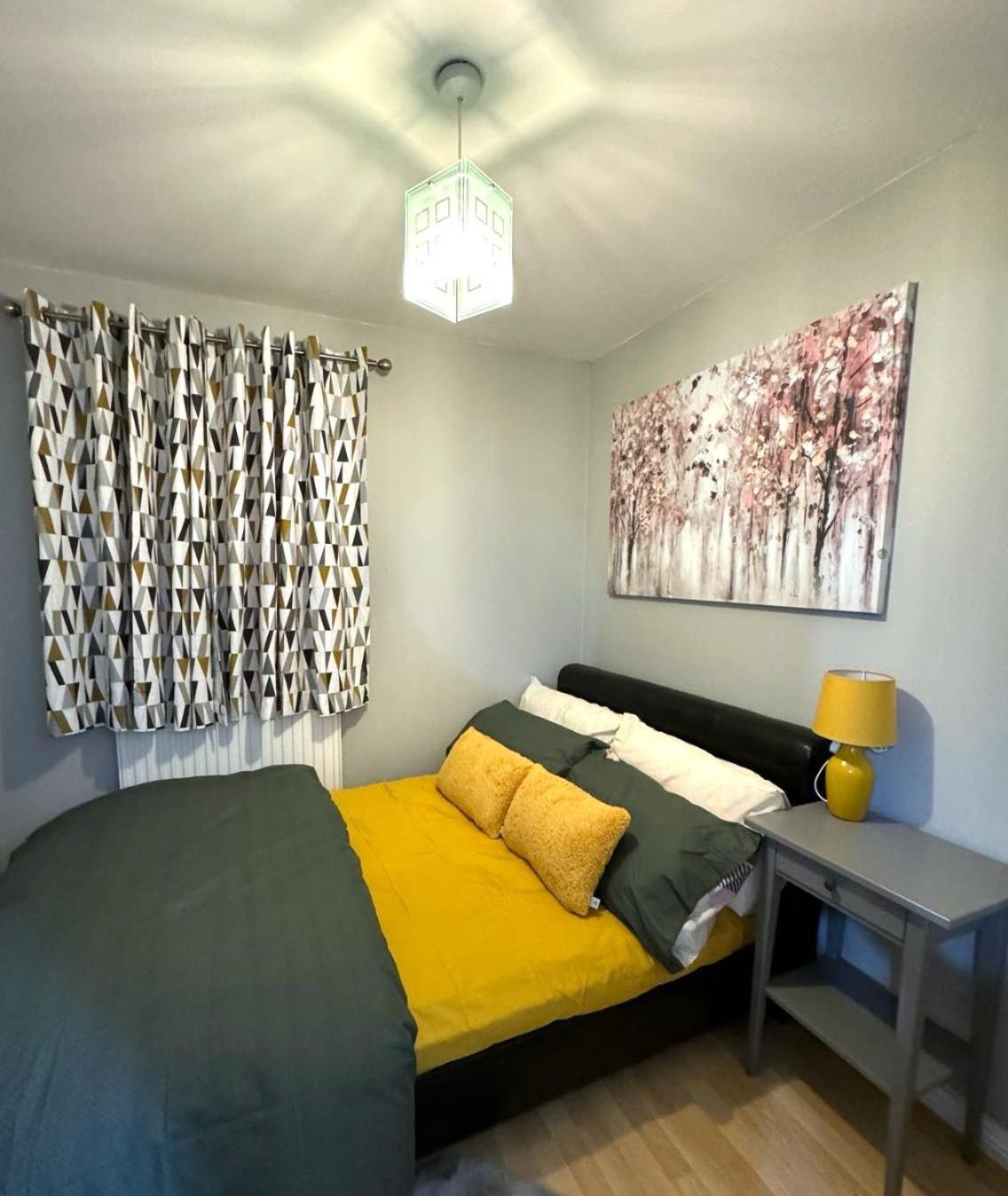 Large Cosy 2 Bedroom Ground Floor Flat In Stevenage Sg1 Sleeps 4-5 Free Parking Exterior foto