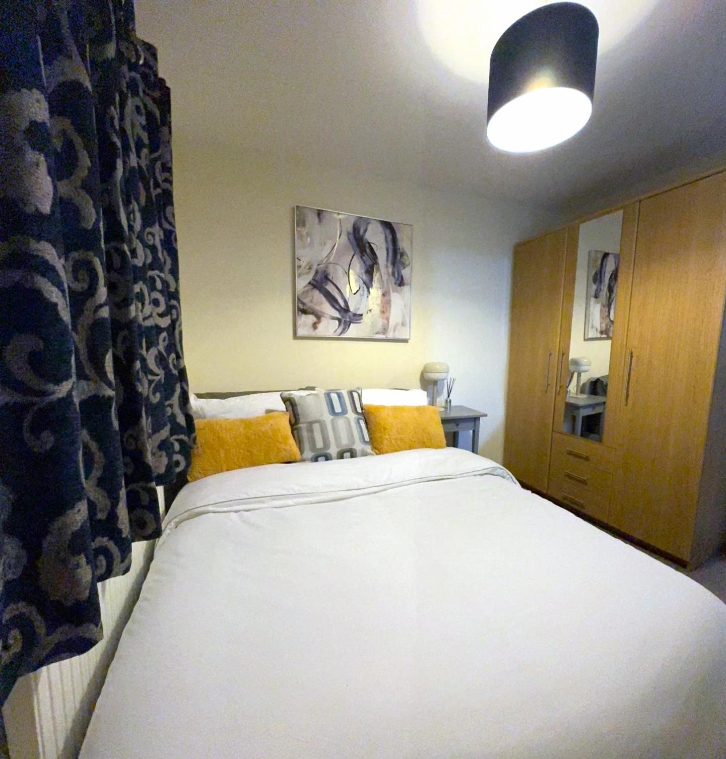 Large Cosy 2 Bedroom Ground Floor Flat In Stevenage Sg1 Sleeps 4-5 Free Parking Exterior foto
